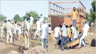 ভারতে ক্লান্ত হয়ে রেল লাইনে ঘুম: চিরনিদ্রায় ১৭ শ্রমিক